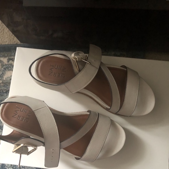 White and silver sandals size 7.5 new - Picture 2 of 3